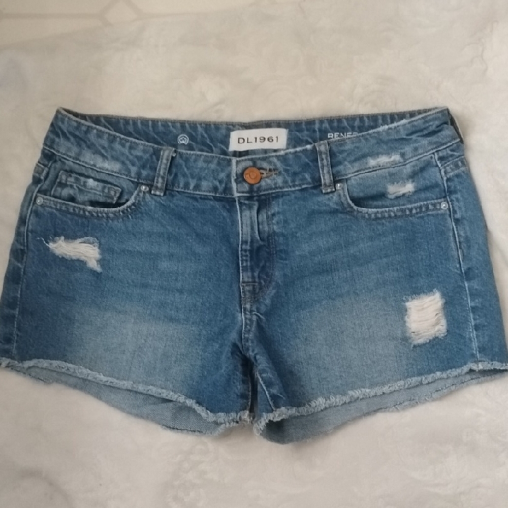 Vintage NWOT, DL1961 Women's Distressed Blue Denim Shorts W/Raw Hemline, Size 26